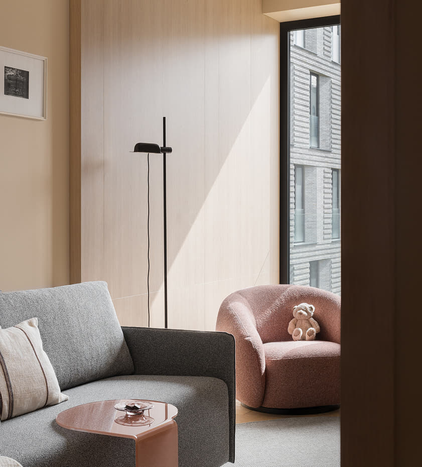 Компания «А-100 Комфорт» предлагает полный спектр услуг по управлению недвижимостью и берет на себя все заботы — от поиска и заселения арендаторов до контроля выплан и поддержания объекта в безупречном состоянии. Мы обеспечиваем профессиональный подход на каждом этапе: от заключения договора аренды до мониторинга состояния квартиры. Наши специалисты организуют показы недвижимости, проверяют надежность арендаторов, контролируют платежи и решают бытовые вопросы.