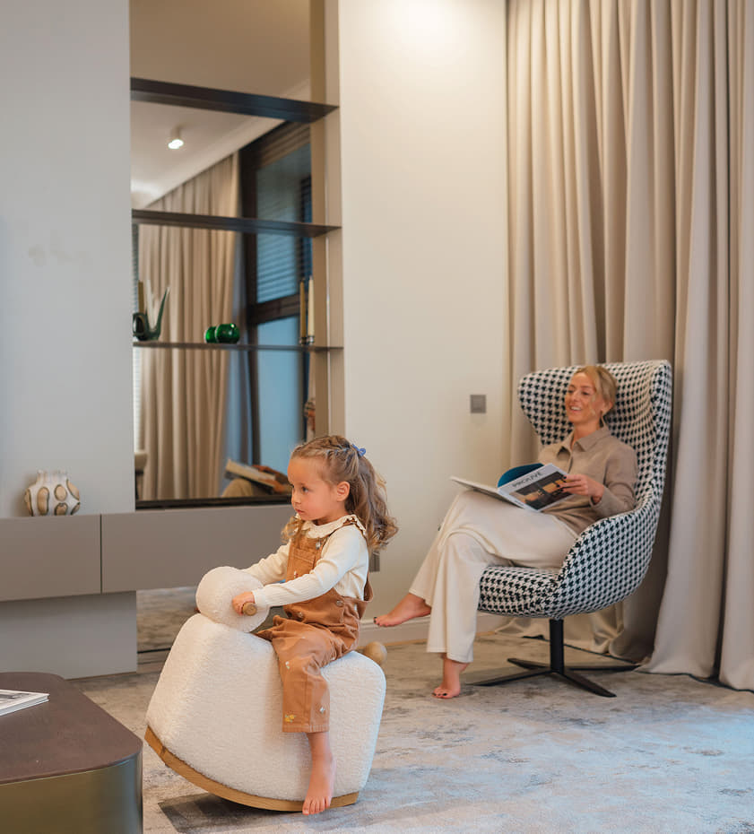 В большинстве домов предусмотрена возможность установки приточно-вытяжной вентиляции с рекуперацией — вне зависимости от наличия отделки. В квартирах с отделкой дополнительно выполнена внутренняя разводка воздуховодов и установлена вентрешётка. Используемые фильтры обеспечивают тонкую очистку воздуха от пыли.