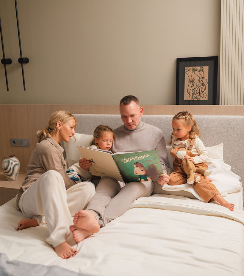 В паркинге установлена спринклерная система пожаротушения — она автоматически распыляет воду при обнаружении очага возгорания и передаёт сигнал о пожаре. Также предусмотрены адресная пожарная сигнализация, система оповещения и противодымная защита.